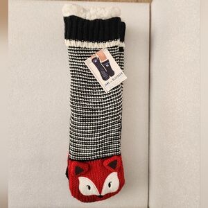 Jane and Bleecker Black & White Knit Slipper Socks with Navy Tag Accent